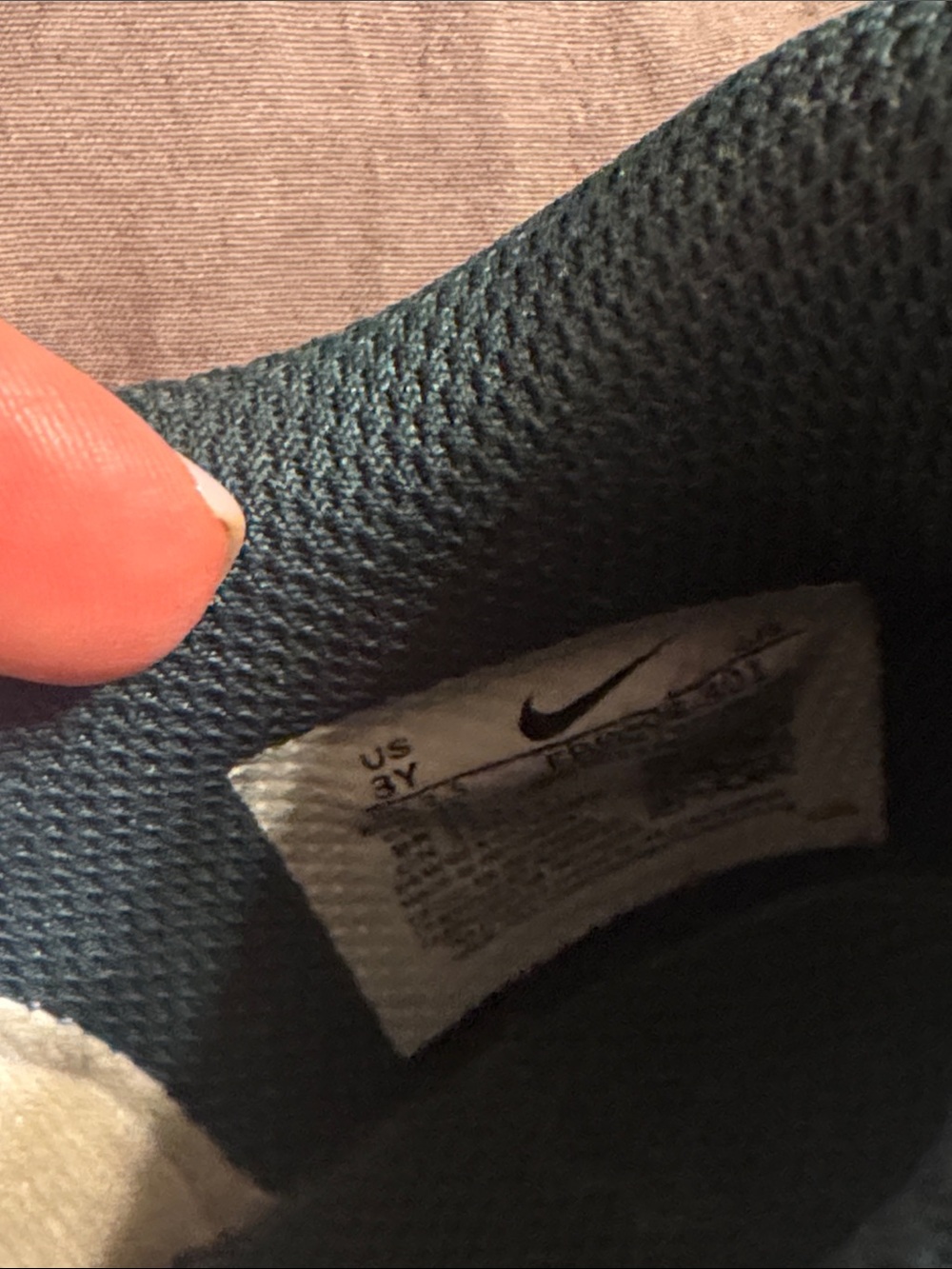 Nike Kids Low-Top Sneakers in Green and Cream - Picture 4 of 5